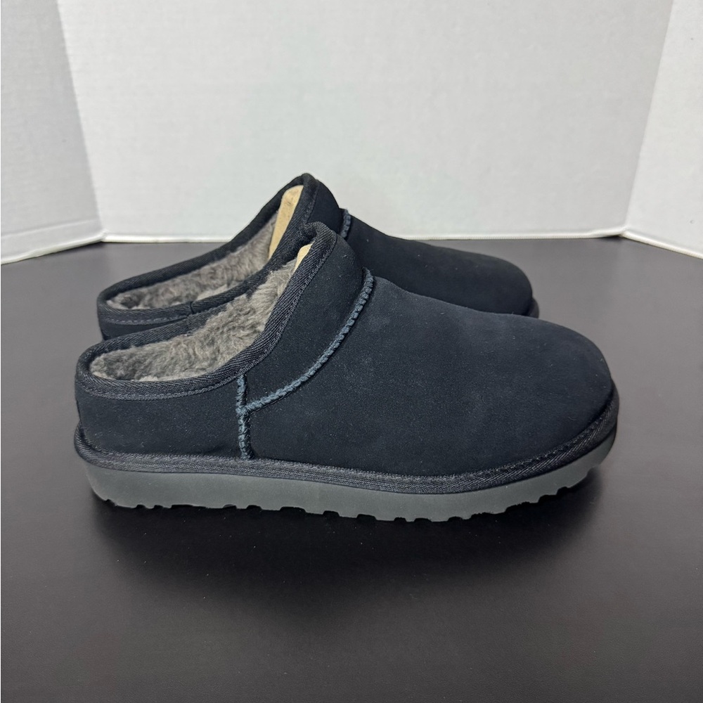 Womens UGG classic slipper